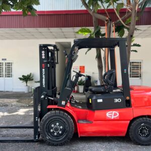 Xe nâng dầu 3 tấn