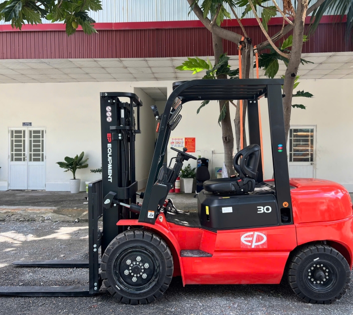 Xe nâng dầu 3 tấn