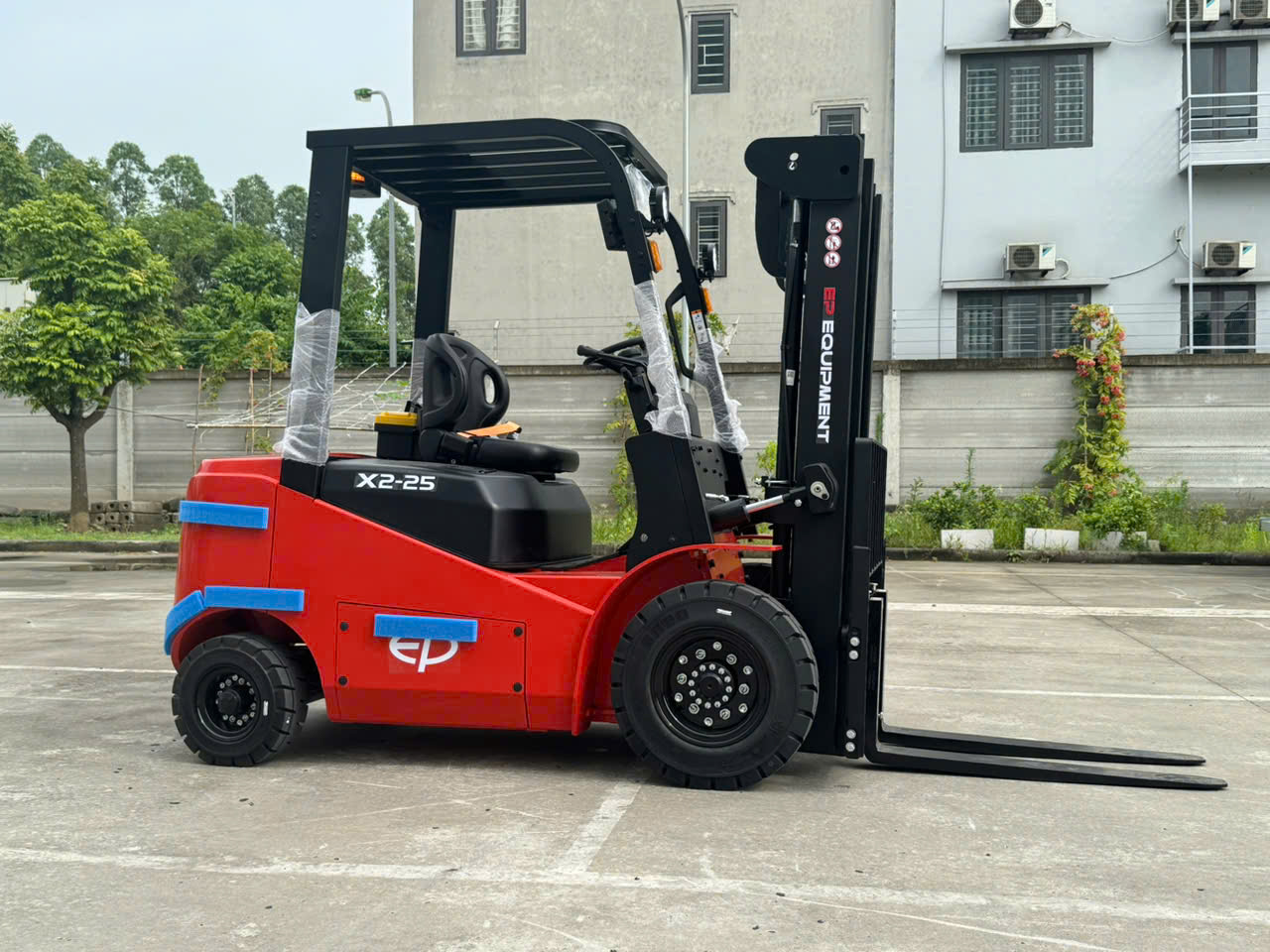 xe nâng điện EFX2-251